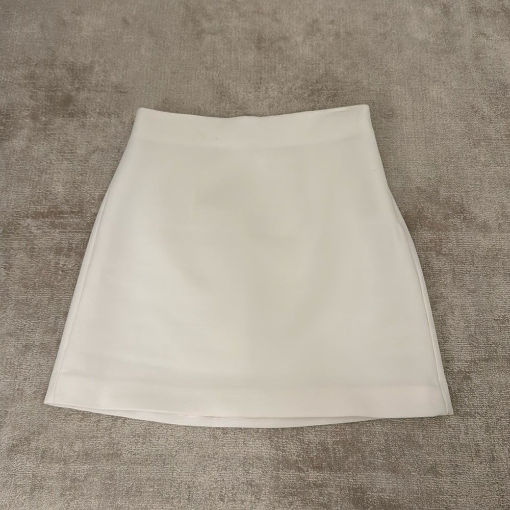 ZARA White Crepe High-Waisted Short Mini Skirt (XS)